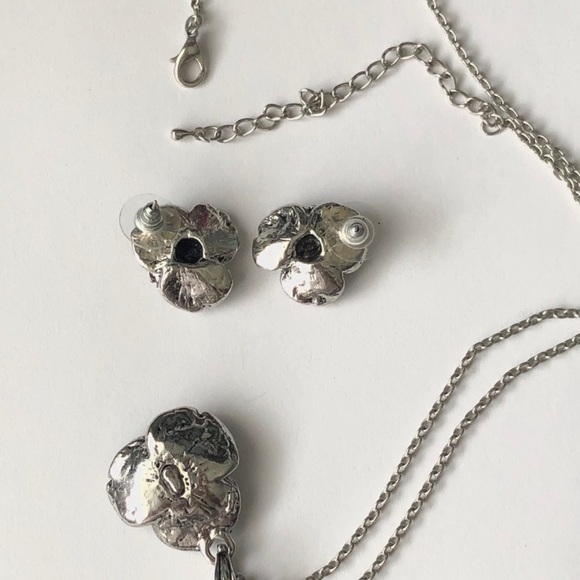 Vintage 80s Rose Floral Silver Tone Studded Jewelry Earrings Necklace Set - Picture 4 of 5